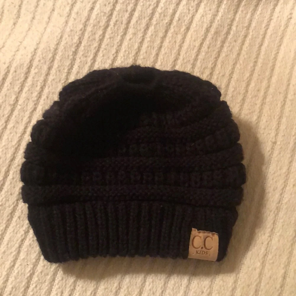 C.C. Girls fall ponytail warm black beanie hat - Picture 2 of 7